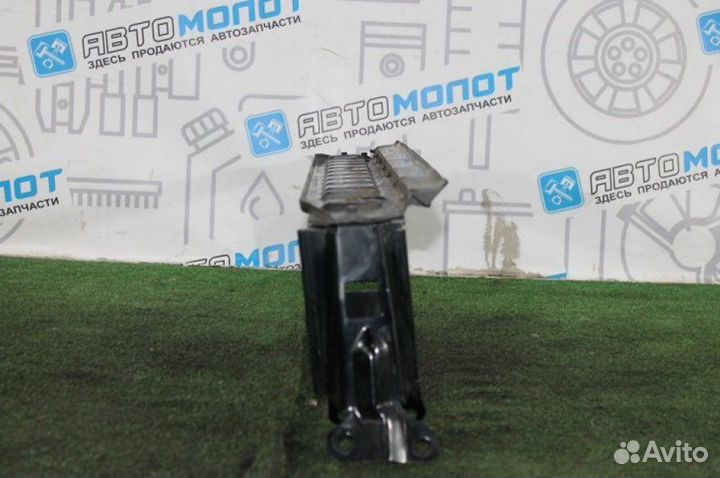 Рамка радиатора Volvo V70 Iii BW