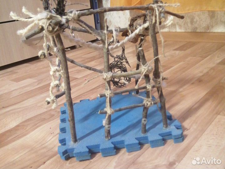 Игровой стенд для попугаев