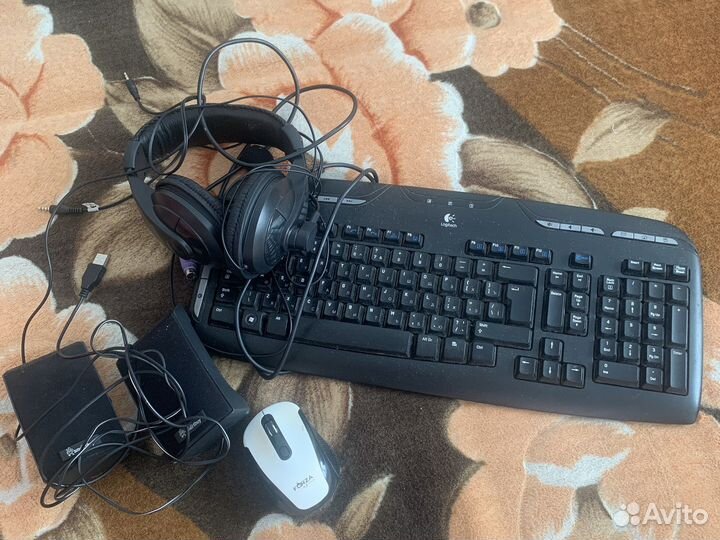 Клавиатура, мышка, наушники, колонки