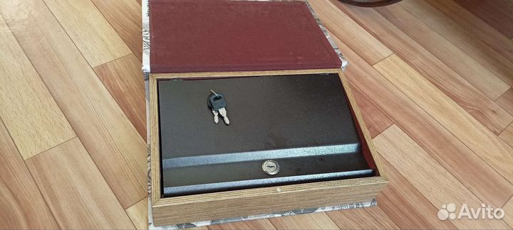 Книга тайник