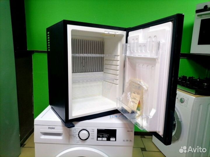 Холодильник барный маленький новый. Гарантия год