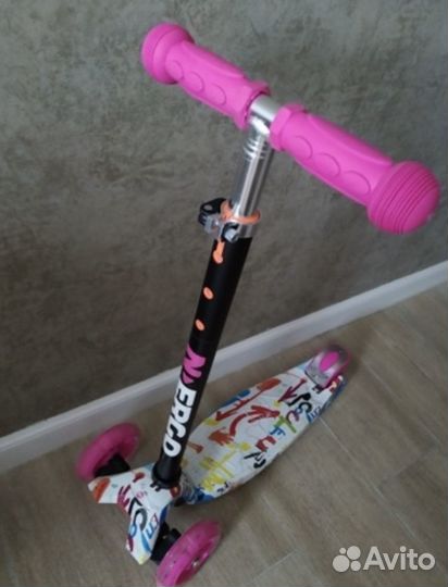 Самокат детский со светящимися колесами