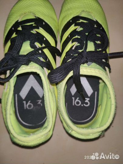 Футбольные бутсы adidas