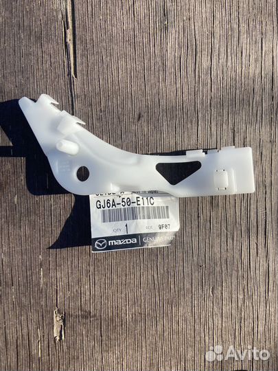 Кpонштейн пеpеднего бампеpа пpавый Mazda 6 GG/GY