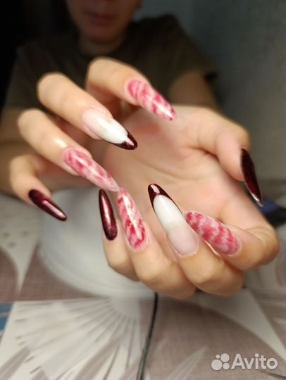 Модель на маникюр