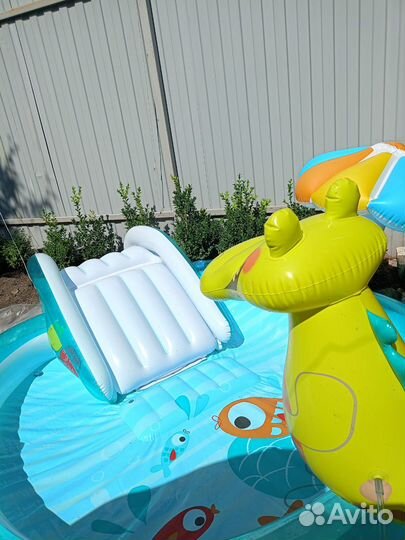 Детский бассейн с горкой