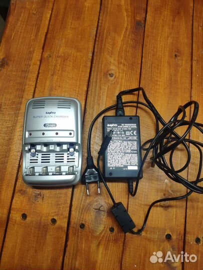Зарядное устройство Sanyo