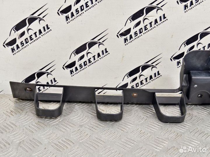 Кронштейн бампера задний Ford Focus 3 1.6 pnda