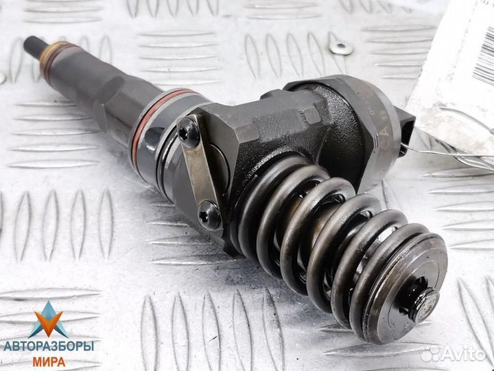 Форсунка Volkswagen Bora 2002 038130073AG