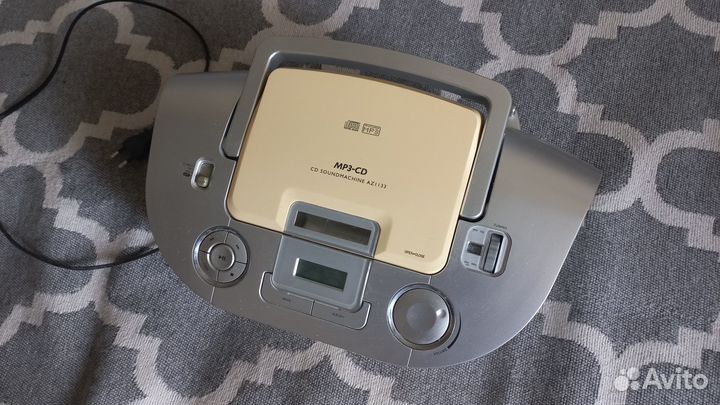 Продаю магнитофон Philips