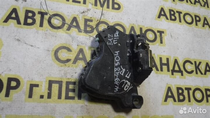 Замок двери передней правой Toyota Corolla (E120)