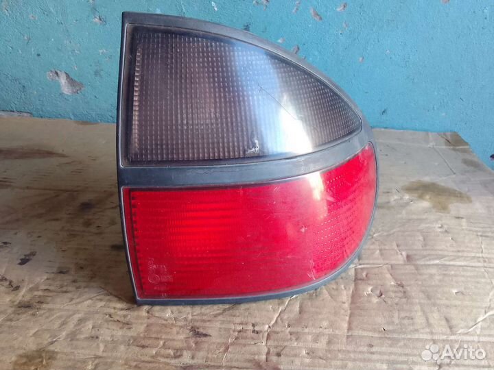 Фонарь задний Renault Laguna 1