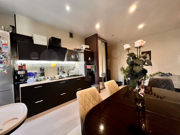 2-к. квартира, 56 м², 2/5 эт.