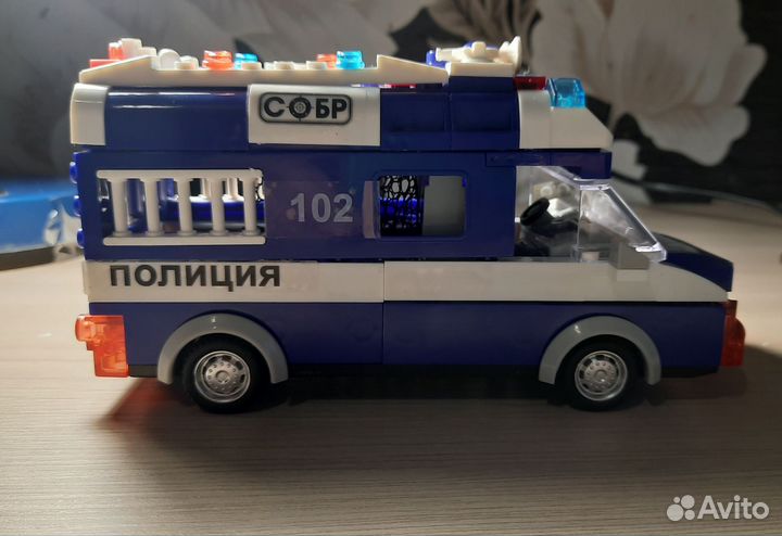 Игрушка-конструктор полицейский автобус