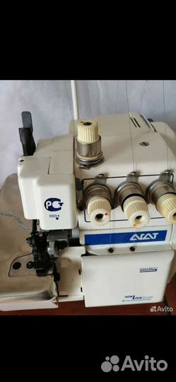 Швейная машинка оверлок 