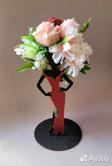 Девушка с цветами