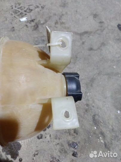 Бачок расширительный Opel Kadett универсал 1.6I