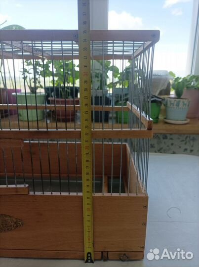 Деревянная клетка для птиц