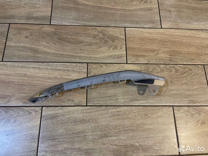 Накладка бампера передняя левая Mercedes Benz E