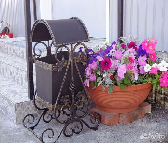 Кованые урны от производителя