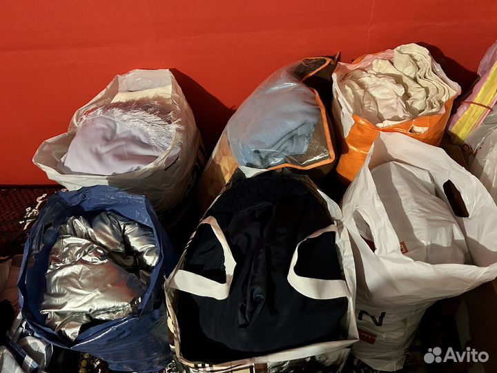 Пакеты с вещами