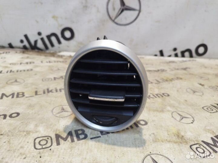 Дефлектор воздушный правый Mercedes Gl X164