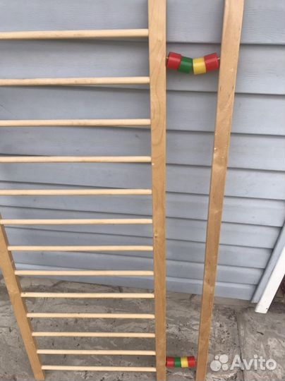 Детская кроватка с маятником