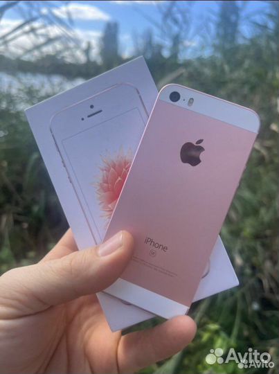 Телефон iPhone SE