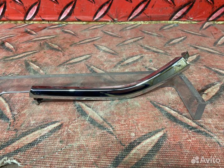 Молдинг переднего бампера правый Mitsubishi Outlan