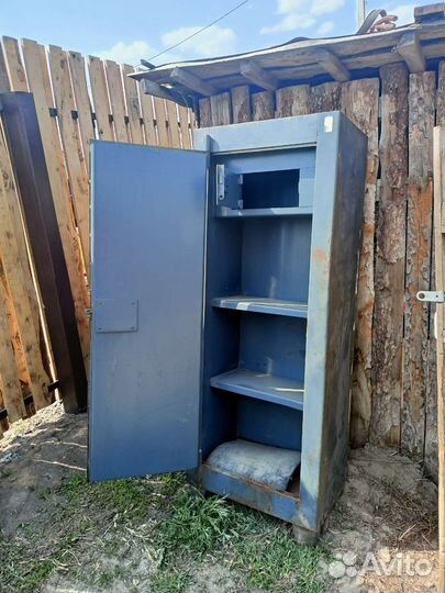 Сейф большой