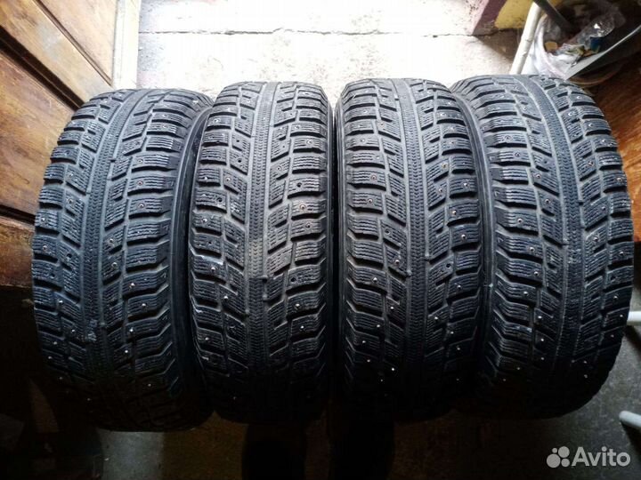 Kumho I'Zen KW22 215/65 R16