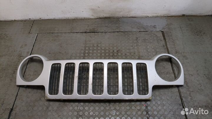 Решетка радиатора Jeep Liberty, 2004