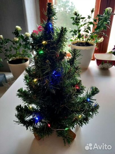 Елка и новогодние украшения