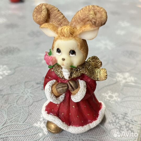 Фигурки - статуэтки