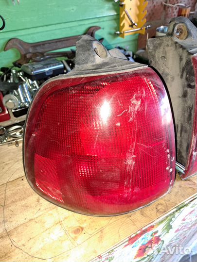 Задний фонарь dodge caravan