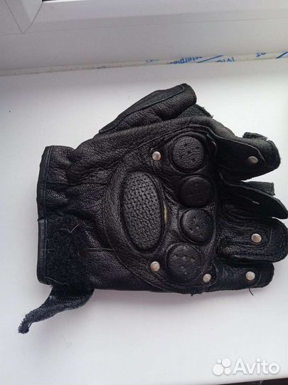 Перчатки без пальцев