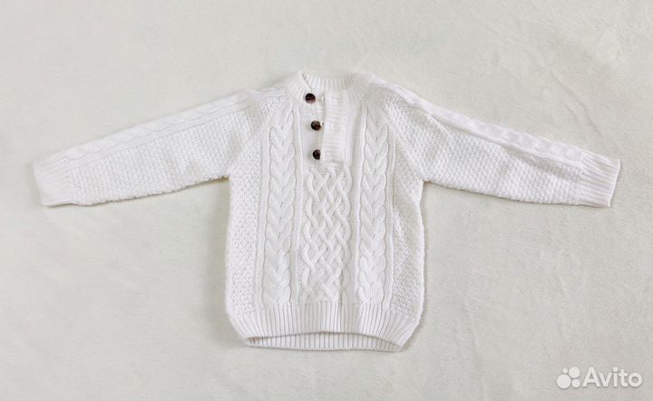 Белый свитер для мальчика