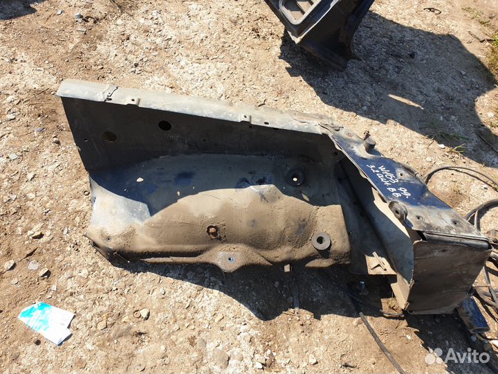 Лонжерон передний левый очко фары m ml w163 163 мл