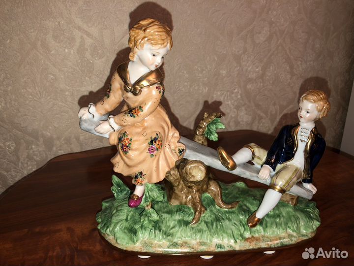 Фарфоровая статуэтка