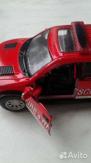 Машинка игрушечная