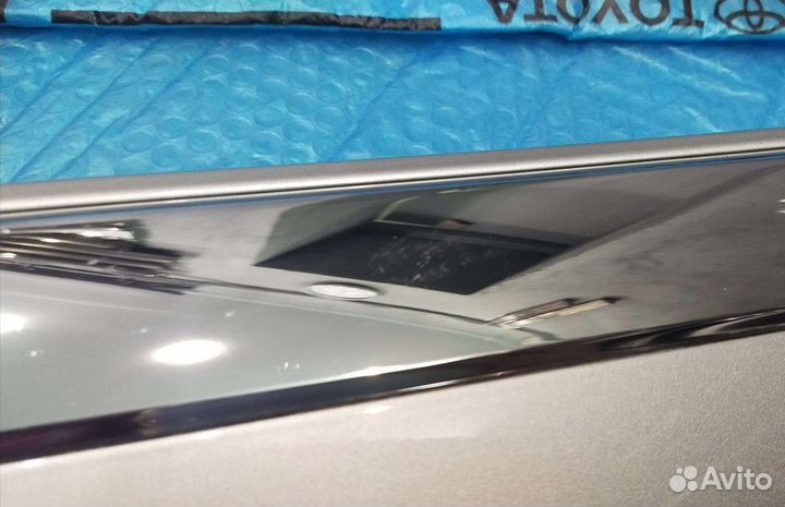 Молдинг Ленд Крузер 200 передний правый серебро