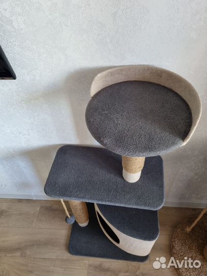 Домик для кошки с когтеточкой бу