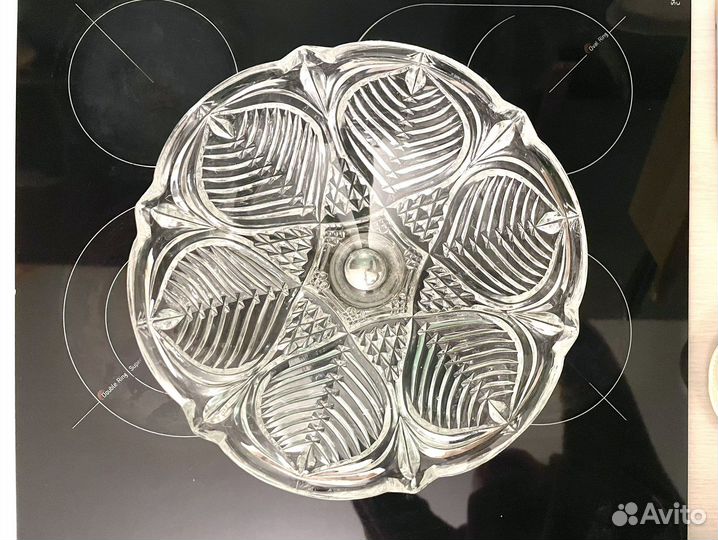 Ваза для фруктов на ножке