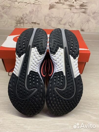 Кроссовки Nike Legend React 3