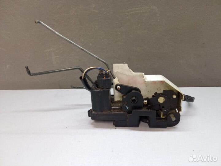 Замок двери передний левый Hyundai Getz 2009