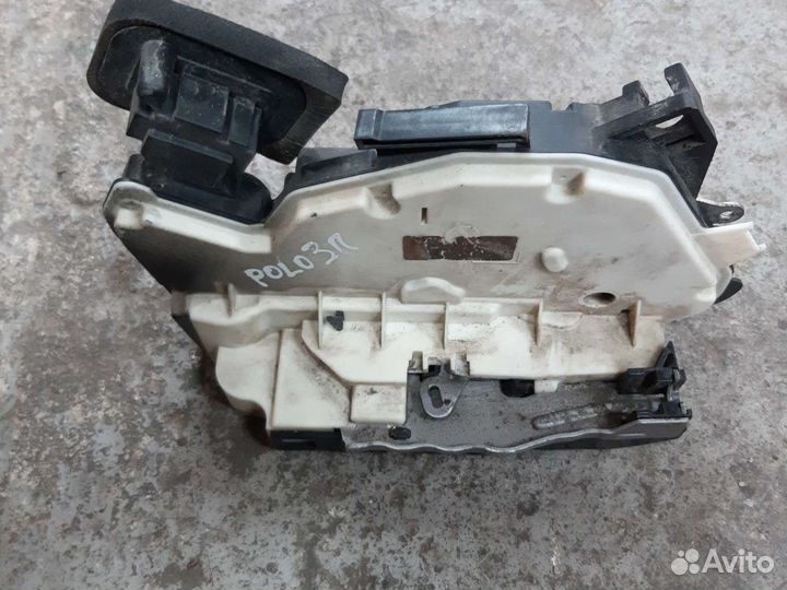 Замок двери задний Volkswagen polo седан
