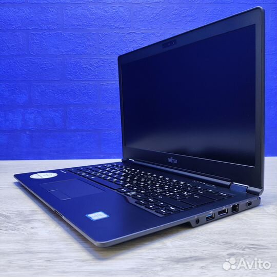 Ультрабук Fujitsu LifeBook U747