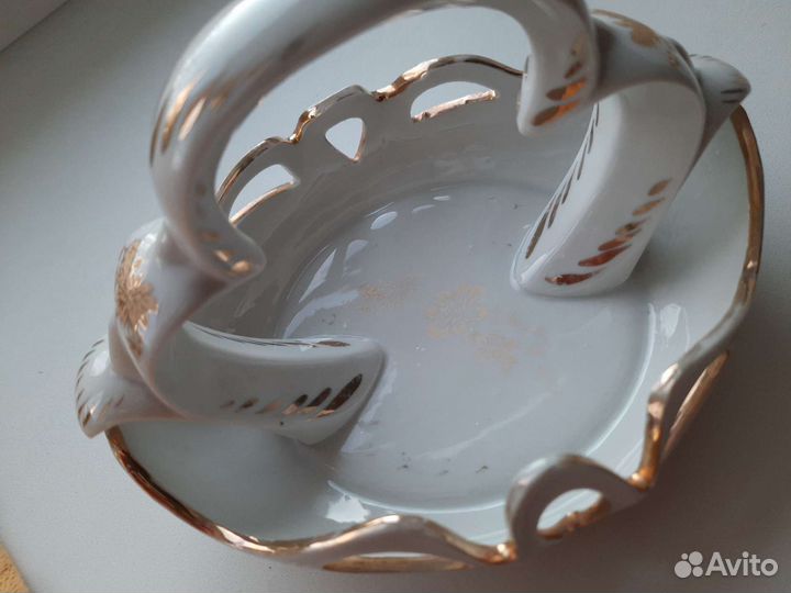 Конфетница фарфоровая