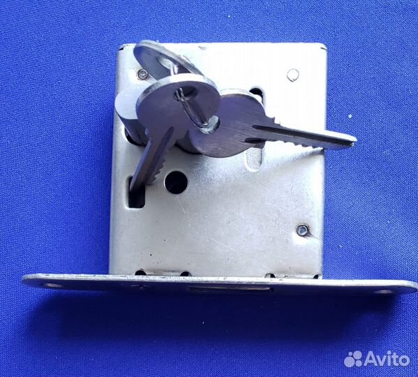 Замки врезные. Запорная арматура. Насадка для обра