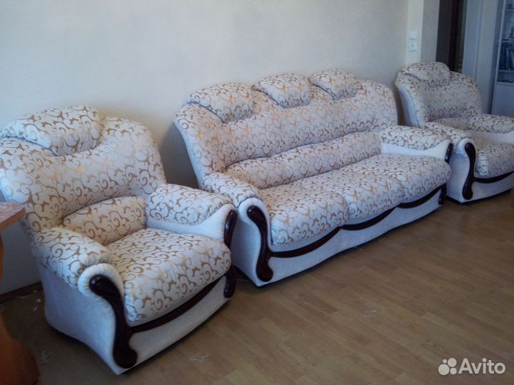 Перетяжка и замена обивки кухонных уголков